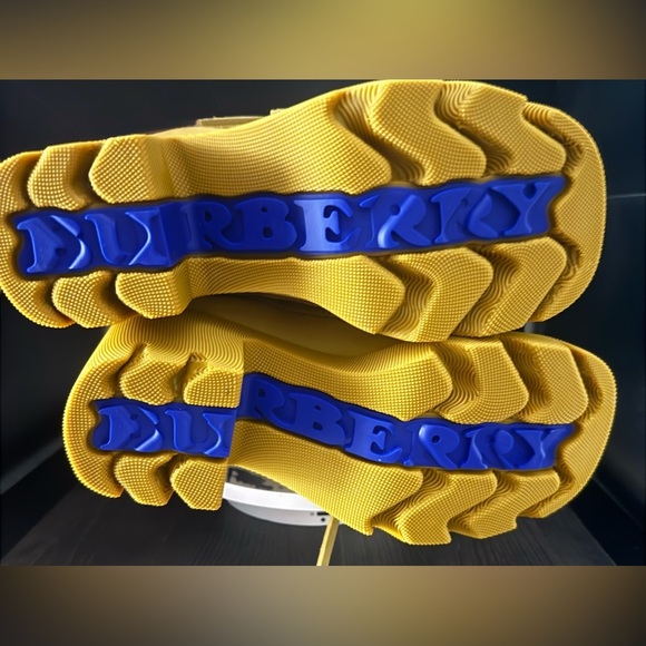 BURBERRY
Nubuck Leather 65mm Loafers
Women’s Size EU 37 - Picture 9 of 12